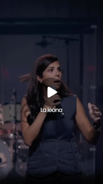 Portada del reel de Mujeres Fénix sobre convicción, propósito y el ejemplo de Sara Akhavan.